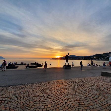 Cozy Terrace By Montreux Home Sweet Home Bagian luar foto